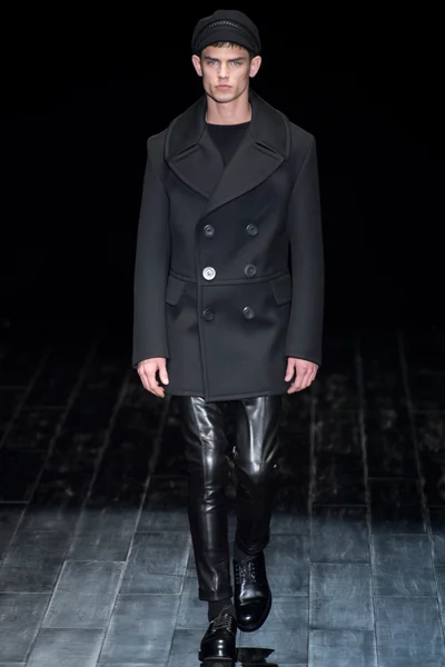 Look 29